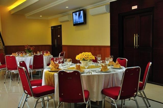 Feodora Airport Hotel Palembang Ngoại thất bức ảnh