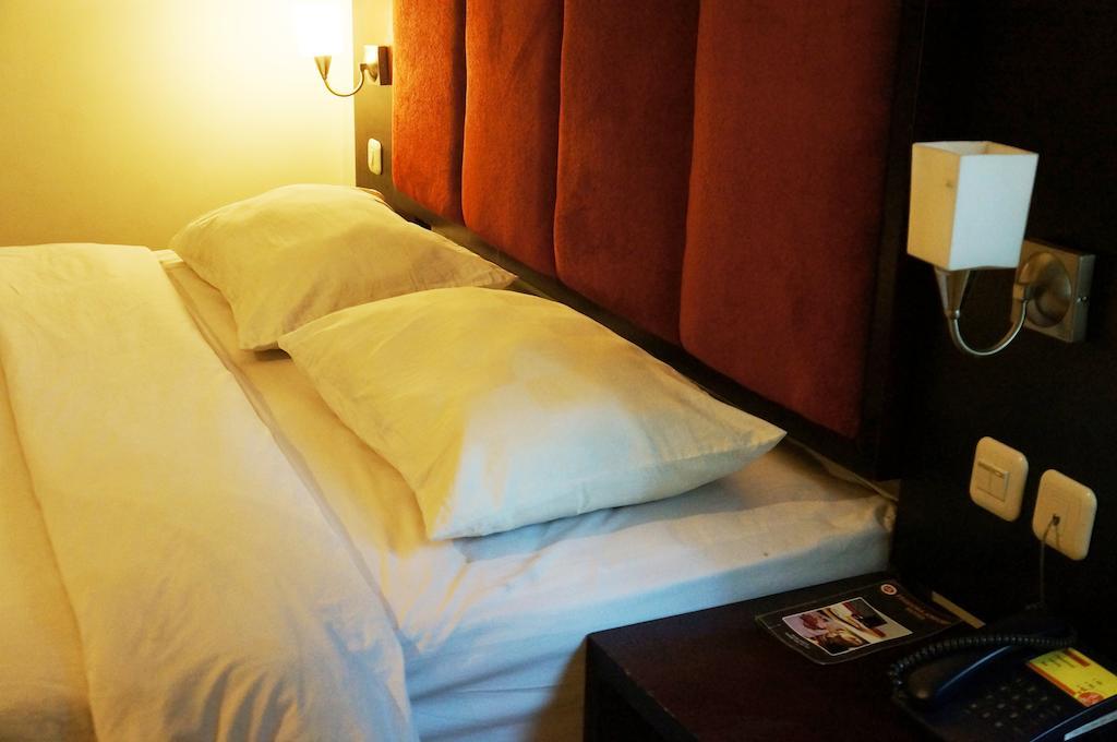 Feodora Airport Hotel Palembang Ngoại thất bức ảnh